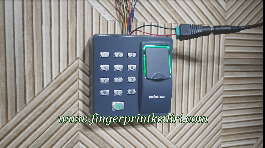 <p>Fingerprint Doorlock ini bisa membantu anda untuk memberikan keamanan seperti kunci tempat privasi anda dan fingerprint ini bisa di gunakan unuk absensi. Banyak sekalai saat ini macam-macam kegunaan alat canggih yang multi fungsi bagi semua, tetapi fingerprint doorlock ini merupakan kunci pintu sidik jari yang memiliki banyak sekali manfaat alat tersebut.</p>